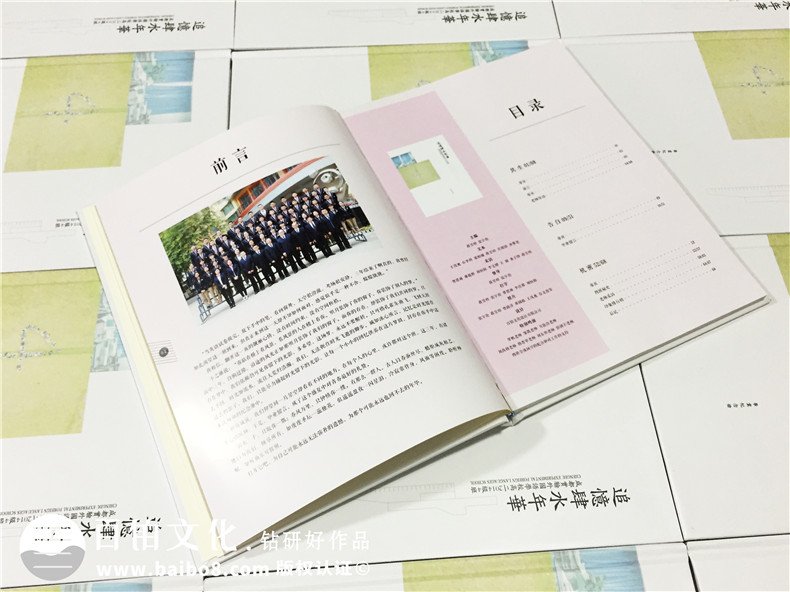 查閱我們的畢業(yè)紀(jì)念冊(cè) 設(shè)計(jì)的是一段青春回憶也感謝優(yōu)秀的你們！