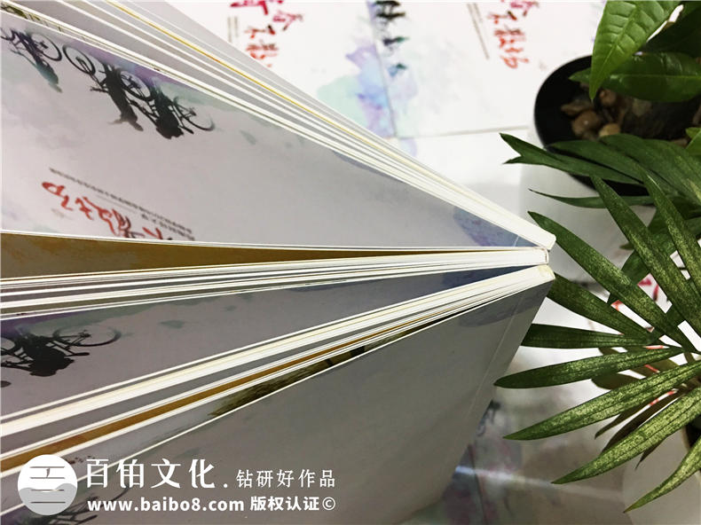 大學(xué)畢業(yè)禮物送什么好 大學(xué)同學(xué)畢業(yè)禮物送什么不妨看看畢業(yè)紀念冊第2張-宣傳畫冊,紀念冊設(shè)計制作-價格費用,文案模板,印刷裝訂,尺寸大小