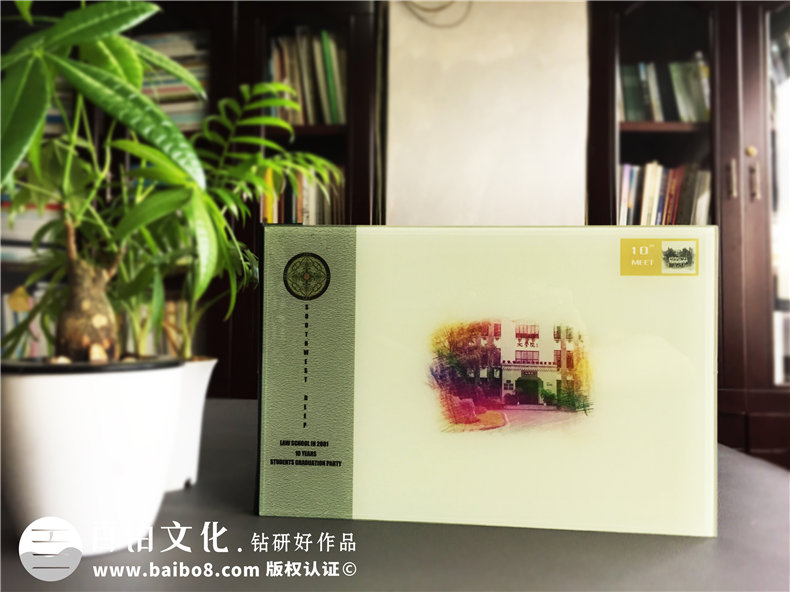 畢業(yè)十周年同學聚會紀念冊做成水晶相冊好看么?歐美風格同學錄案例