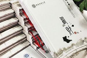 大學(xué)畢業(yè)留戀冊制作 大學(xué)紀(jì)念冊設(shè)計尋找一家專業(yè)的紀(jì)念冊設(shè)計公司！
