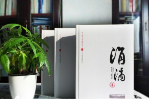 怎樣制作一本同學(xué)聚會(huì)紀(jì)念冊(cè)？專業(yè)紀(jì)念冊(cè)設(shè)計(jì)公司是這樣做的？